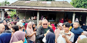 Andre Rosiade Serahkan Ratusan Sembako di Kampung Jambak Koto Tangah, Tampung Aspirasi Perbaikan Jembatan dan Jaringan PDAM 13 Andre Rosiade Serahkan Ratusan Sembako di Kampung Jambak Koto Tangah, Tampung Aspirasi Perbaikan Jembatan dan Jaringan PDAM