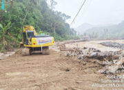 PT Semen Padang Perkuat Penanganan Pascabencana di Batu Busuk, Alat Berat Bekerja Dua Minggu Tanpa Henti, Fokus Pulihkan Drainase dan Tanggul Sungai