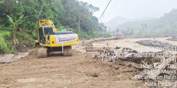 PT Semen Padang Perkuat Penanganan Pascabencana di Batu Busuk, Alat Berat Bekerja Dua Minggu Tanpa Henti, Fokus Pulihkan Drainase dan Tanggul Sungai 13 PT Semen Padang Perkuat Penanganan Pascabencana di Batu Busuk, Alat Berat Bekerja Dua Minggu Tanpa Henti, Fokus Pulihkan Drainase dan Tanggul Sungai