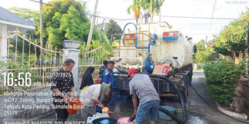 Semen Padang Peduli Salurkan 232 Ribu Liter Air Bersih ke Daerah Terdampak Banjir di Padang 13 Semen Padang Peduli Salurkan 232 Ribu Liter Air Bersih ke Daerah Terdampak Banjir di Padang