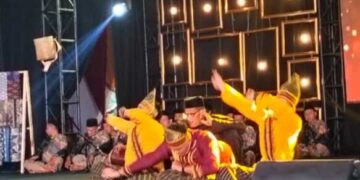 Tari Indang Tigo Sandiang dari Kabupaten PadangpariamanTampil Memukau