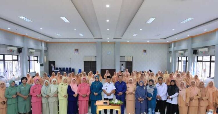 PERINGATAN HUT DWP—  Bupati Pasaman Welly Suhery menghadiri kegiatan Peringatan HUT Dharma Wanita Persatuan (DWP) Kabupaten Pasaman.