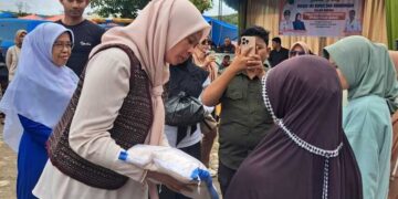 Pemkab Solok Gelar Pasar Murah, Ringankan Ekonomi Masyarakat Terdampak Bencana 13 Pemkab Solok Gelar Pasar Murah, Ringankan Ekonomi Masyarakat Terdampak Bencana