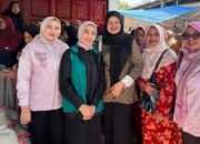 TP-PKK Serahkan Bantuan 313 Paket Korban Bencana Solok