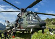 Distribusikan 2,3 Ton Bantuan Kemanusiaan, Aksi Heroik TNI AU, Heli Caracal HT-7206 Tembus Lereng Bukit Nagari Sungai Limau
