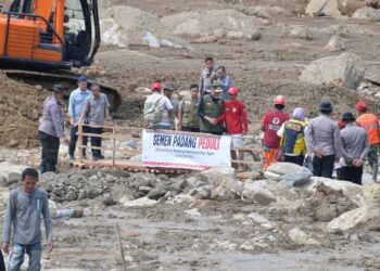 Jembatan Darurat Semen Padang Peduli di Salareh Aia Diapresiasi Gubernur, Bupati, dan Warga