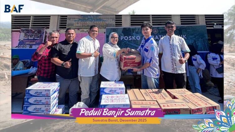 Peduli Banjir Sumatra, BAF Beri Bantuan 1 Perwakilan BAF Kantor Padang memberikan donasi sembako untuk masyarakat di Kelurahan Pasar Baru, Padang. Foto: BAF