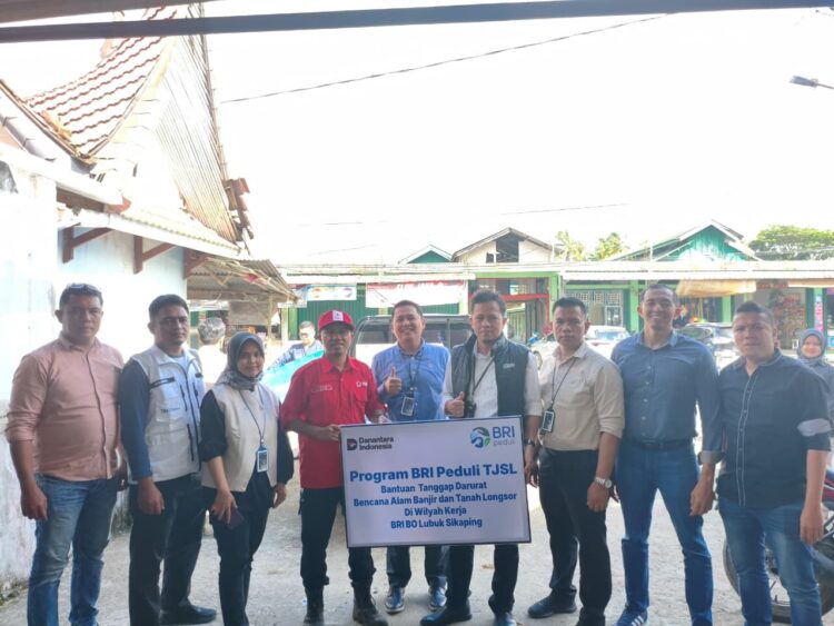 BRI BO Lubuk Sikaping menyalurkan bantuan tanggap darurat bagi warga terdampak banjir dan tanah longsor di Kecamatan Duo Koto Kabupaten Pasaman