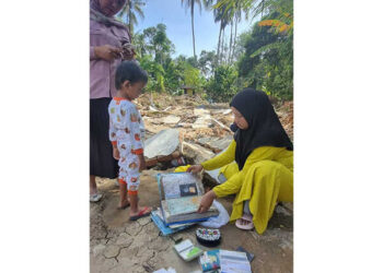 Di Atas Pohon Ceri, Dini Bertahan Hidup dari Kepungan Banjir Bandang