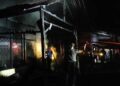 Korsleting Listrik saat Tengah Malam, Dua Unit Rumah Ludes Terbakar 17 Korsleting Listrik saat Tengah Malam, Dua Unit Rumah Ludes Terbakar