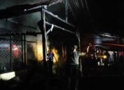 Korsleting Listrik saat Tengah Malam, Dua Unit Rumah Ludes Terbakar