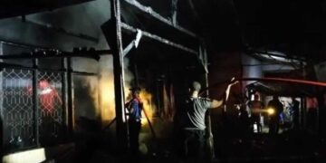 Korsleting Listrik saat Tengah Malam, Dua Unit Rumah Ludes Terbakar 13 Korsleting Listrik saat Tengah Malam, Dua Unit Rumah Ludes Terbakar