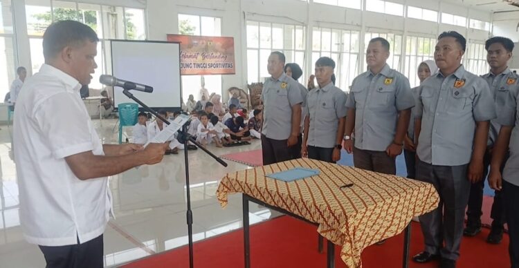 LANTIK PENGURUS— Ketua FORKI  Sumbar), Khairuddin Simanjuntak melantik pengurus FORKI Kabupaten  Pasaman Barat, priode 2025–2029 di Balerong Pusako Anak Nagari Kantor Bupati Pasbar.