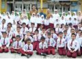 Bantuan Pokir Anggota Fraksi PPP Siadi, Siswa SDN 13 Sungai Durian Terima Seragam Adat Minangkabau Gratis 12 Bantuan Pokir Anggota Fraksi PPP Siadi, Siswa SDN 13 Sungai Durian Terima Seragam Adat Minangkabau Gratis