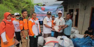 Salurkan Bantuan Bencana DPD PKS Pessel Bergerak Bersama untuk Misi Kemanusian 8 Salurkan Bantuan Bencana DPD PKS Pessel Bergerak Bersama untuk Misi Kemanusian