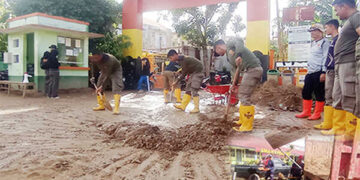 Pemko Perpanjangan Tanggap Darurat hingga 15 Desember, Normalisasi Fasilitas Pendidikan dan Penanganan Pengungsi Diprioritaskan 9 Pemko Perpanjangan Tanggap Darurat hingga 15 Desember, Normalisasi Fasilitas Pendidikan dan Penanganan Pengungsi Diprioritaskan