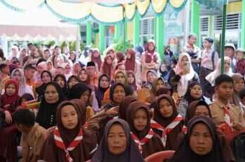 Ditengah Efisiensi Anggaran, Pemkab Solsel Gratiskan 26.942 Stel Seragam di 2025