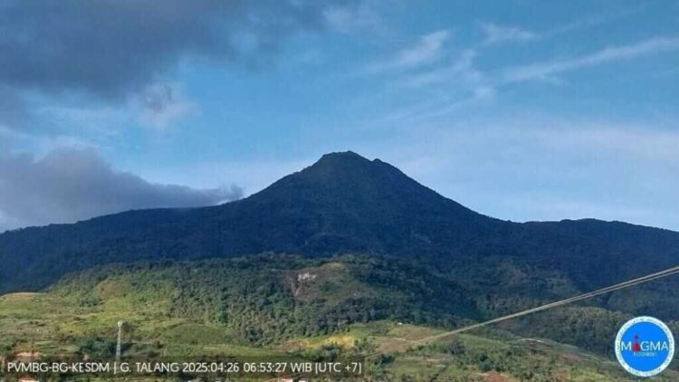 Status Gunung Talang Naik ke Level Waspada, Warga Diimbau Menjauh 2 Km dari Kawah 1 NAIK STATUS— Tingkat aktivitas Gunung Talang yang berada di Kabupaten Solok, naik dari Level I (Normal) ke Level II (Waspada) pada Rabu (10/12).