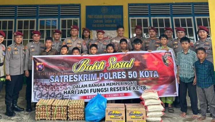 HUT Reserse ke-78, Satreskrim Polres 50 Kota Baksos di Panti Asuhan Aisyiyah 1 BAKTI SOSIAL— Satreskrim Polres Limapuluh Kota melakukan bakti sosial di Panti Asuhan, di Panti Asuhan Aisyiyah Muhammadiyah Kubang Tungkek, Kecamatan Guguak, Kabupaten Lima Puluh Kota, Kamis (11/12).