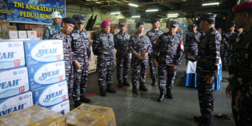 Dankodaeral II Lepas Bantuan KSAL ke Sibolga, Obat, Baju Bayi dan Tikar Diutamakan