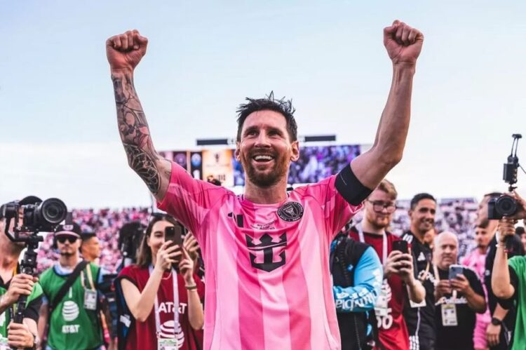 ATLET TERBAIK— Lionel Messi raih gelar Atlet Terbaik Abad ke-21.