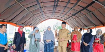 TP PKK Sumbar Bikin 1 Ton Rendang untuk Korban Banjir Sumatera 13 TP PKK Sumbar Bikin 1 Ton Rendang untuk Korban Banjir Sumatera