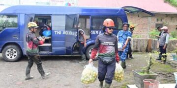 Lanud Sutan Sjahrir Salurkan 1000 Paket Makananuntuk Warga Nagari Anduriang 13 Lanud Sutan Sjahrir Salurkan 1000 Paket Makananuntuk Warga Nagari Anduriang
