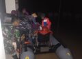 Prajurit Yonmarhanlan II Padang Bersama BPBD, Evakuasi 30 Orang Warga Terjebak Banjir di Kecamatan Nan Sabaris