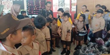 Bangunan Hanyut Tersapu Banjir Bandang, Tidak Ada Tersisa, Puluhan Siswa SDN 49 Batang Kabung Numpang Ujian di Sekolah Tetangga 9 Bangunan Hanyut Tersapu Banjir Bandang, Tidak Ada Tersisa, Puluhan Siswa SDN 49 Batang Kabung Numpang Ujian di Sekolah Tetangga