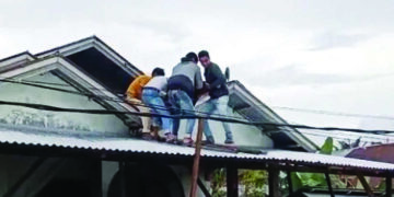 Perbaiki Talang Air di Atap Rumah, Pekerja Bangunan Tewas Tersengat Listrik 13 Korsleting Listrik saat Tengah Malam, Dua Unit Rumah Ludes Terbakar