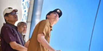 KUNJUNGI GEDUNG SENTRA IKM— Wali Kota Riyanda Putra saat meninjau gedung sentra IKM songket Silungkang untuk segera dioperasikan pemanfaatannya.