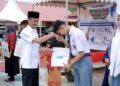 Ratusan Siswa SMAN 6 Solsel Bahagia Terima Seragam dan Beasiswa 4 Ratusan Siswa SMAN 6 Solsel Bahagia Terima Seragam dan Beasiswa