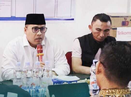 Padang Panjang Turunkan Status Bencana, Transisi Darurat Menuju Pemulihan 1 ARAHAN— Wali Kota Padang Panjang, Hendri Arnis berikan arahan saat Rapat Evaluasi Pelaksanaan Status Tanggap Darurat Bencana di Posko Utama, Sabtu (13/12).