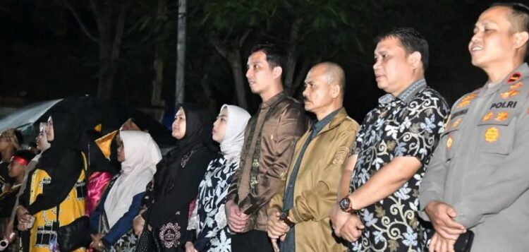 Sawahlunto Cultural Spectrum Festival— Wali Kota Sawahlunto Riyanda Putra membuka Sawahlunto Cultural Spectrum Festival, sebuah wadah penampilan seni dari sekolah dan komunitas seni lokal yang digelar di Taman Silo, Jumat (19/12).