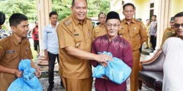 Warga Penerima Manfaat Kembali Terima Bantuan Pemerintah dan Donatur 13 Warga Penerima Manfaat Kembali Terima Bantuan Pemerintah dan Donatur