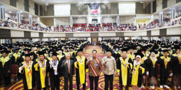 UNP Wisuda 1.562 Lulusan, Disrupsi Teknologi dan Perubahan Iklim Butuh Kreativitas, Adaptasi dan Inovasi 13 UNP Wisuda 1.562 Lulusan, Disrupsi Teknologi dan Perubahan Iklim Butuh Kreativitas, Adaptasi dan Inovasi