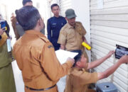 Disperperin Bertindak Tegas, 109 Toko Tak Berizin di Pasar Atas Disegel