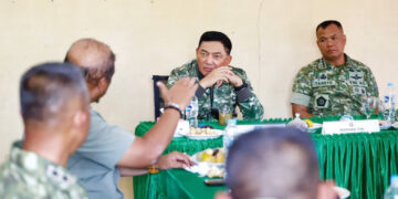 PERSIAPAN— Menhan Sjafrie Sjamsoeddin meninjau Sungai Tamiang sebagai bagian dari persiapan pelaksanaan tugas Satgas Kuala.