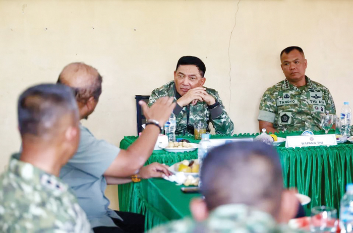 Satgas Kuala Bentukan Pemerintah Langsung Tancap Gas Awal Bulan Depan, Fokus Percepatan Rehabilitasi dan Rekonstruksi Pasca Bencana 1 PERSIAPAN— Menhan Sjafrie Sjamsoeddin meninjau Sungai Tamiang sebagai bagian dari persiapan pelaksanaan tugas Satgas Kuala.