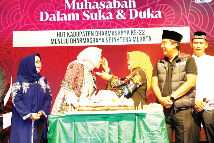 Sidang Paripurna Istimewa HUT ke-22 Kabupaten Dharmasraya, Bupati Annisa Sampaikan Progres Pembangunan