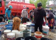 Sudah 2 Bulan Warga Dilanda Krisis Air Bersih, Sumur Mengering, BPBD Salurkan 1 Juta Liter Air  di Pauh dan Kuranji