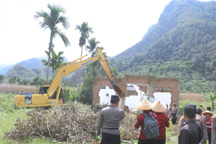 Tambang Emas Ilegal di Nagari Kajai Digerebek, 8 Pekerja PETI Ditangkap, Satu Unit Ekskavator jadi Barbuk