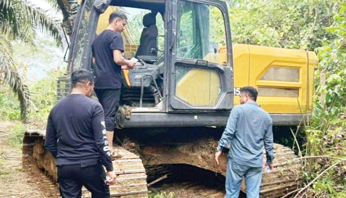 Tambang Ilegal di Pasbar Digerebek, Pekerja Kabur, 4 Alat Berat Ditinggal