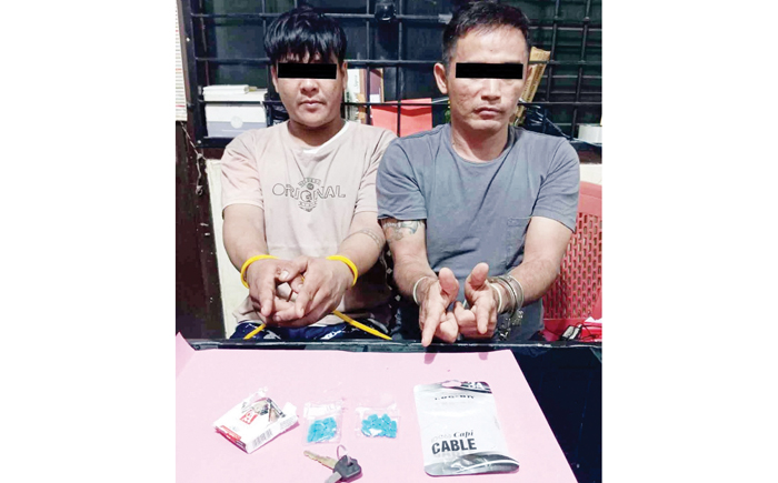 PENGEDAR— Dua pengedar pil ekstasi ditangkap Tim Satresnarkoba Polres Payakumbuh.