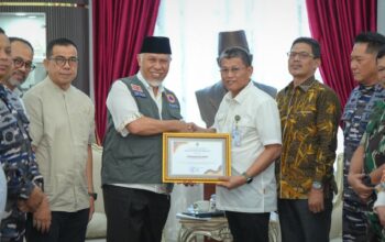 Gubernur Mahyeldi Terima Bantuan Rp456 Miliar dari Batam