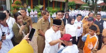 Kunjungi SMAN 12 Padang, Wakil Mendikdasmen Pastikan Sekolah Terdampak Bencana Mulai Pembelajaran Awal Tahun 2026 8 IMG 20260105 WA0005