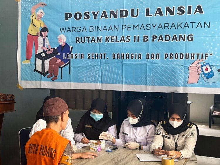 Rutan Padang Gelar Posyandu Lansia, Pastikan Kesehatan Warga Binaan Tetap Terjaga 1 IMG 20260107 WA0002