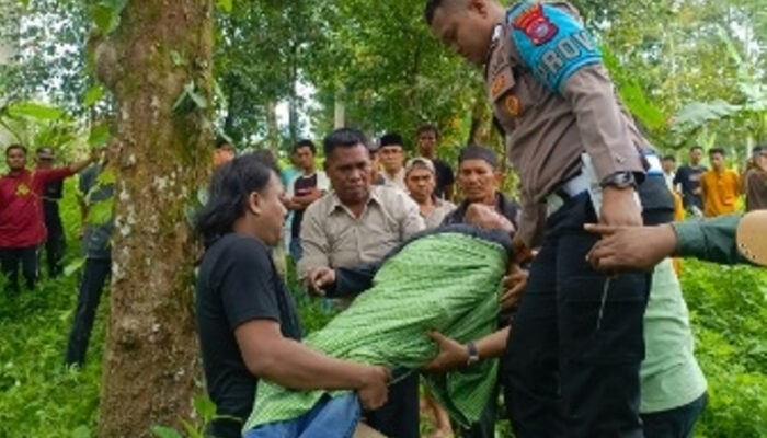 Usai Jenguk Kakek yang Sakit, Pemuda 22 Tahun Tewas Tergantung di Pohon Durian, Ikat Pinggang dan Sweater jadi Alat Bunuh Diri