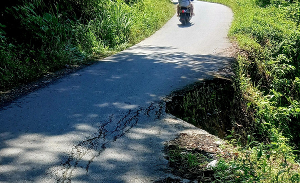 Jalan Terban ke Jurang di Nagari Koto Baru Solok Selatan Rawan Kecelakaan