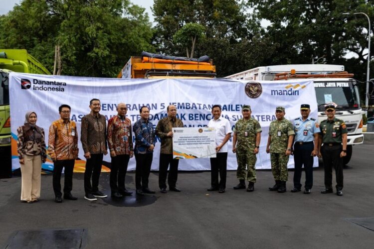 SINERGI—Bank Mandiri bersama Kemenhan bersinergi untuk pembangunan lima jembatan bertipe bailey di wilayah yang terisolir akibat bencana banjir dan tanah longsor Sumatra.